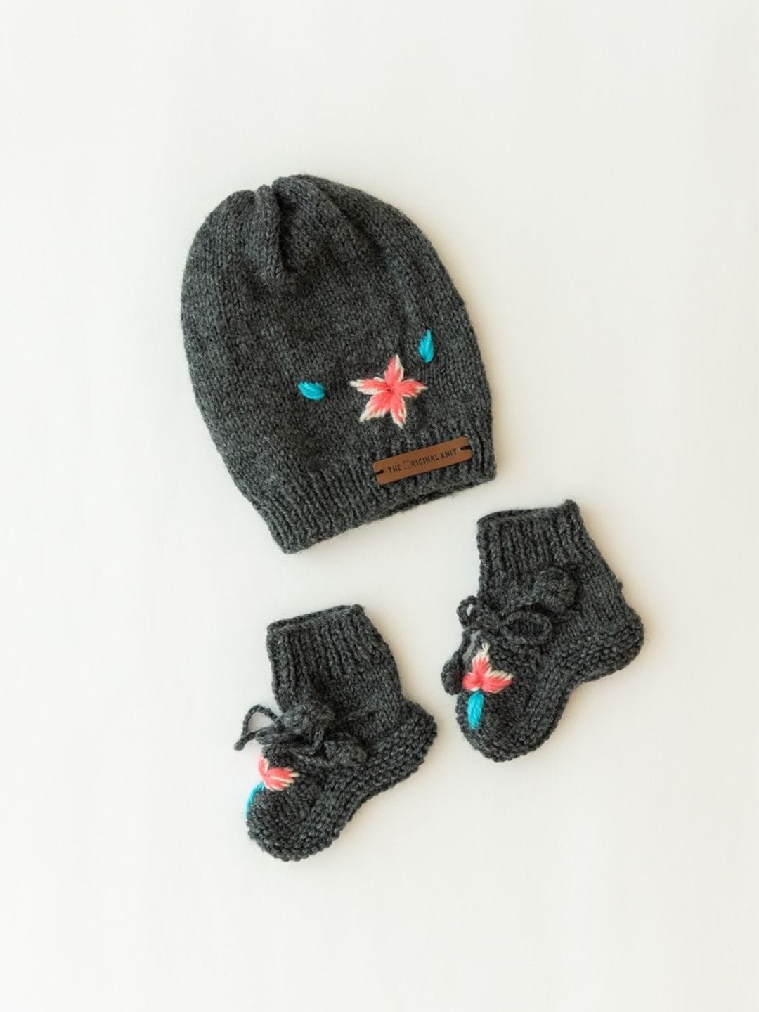 

The Original Knit Infants Embroidered Beanie Cap With Socks, Charcoal