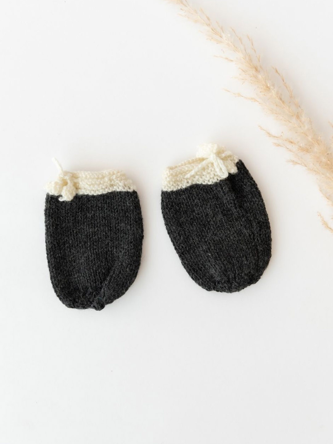

The Original Knit Infant Kids Acrylic Self Design Mittens, Charcoal