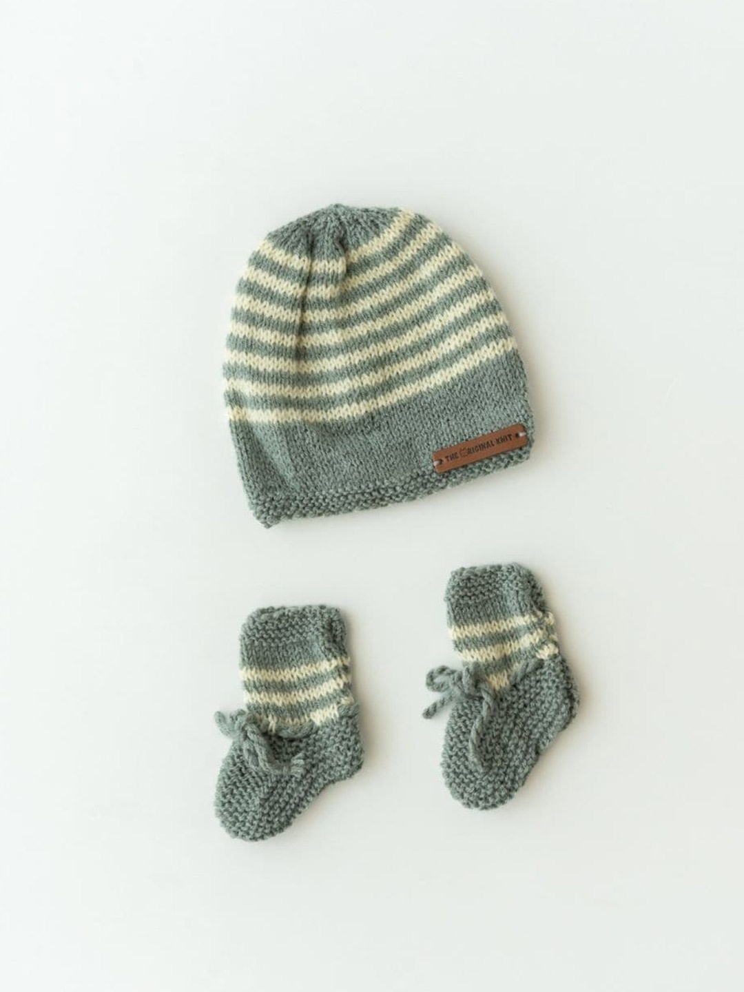 

The Original Knit Infants Printed Acrylic Beanie With Socks, Grey