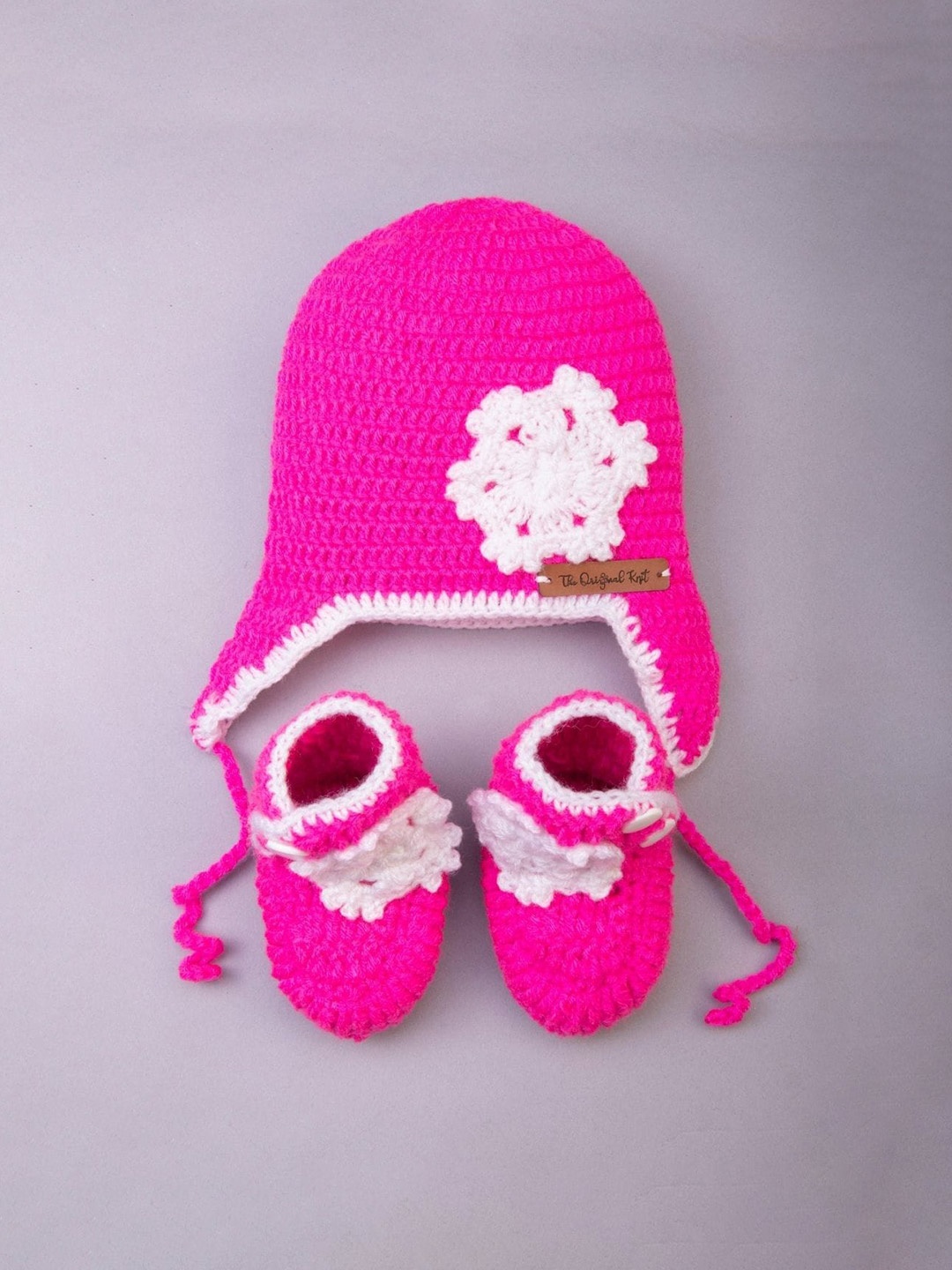 

The Original Knit Infants Self Design Acrylic Crochet Beanie Cap With Socks, Pink