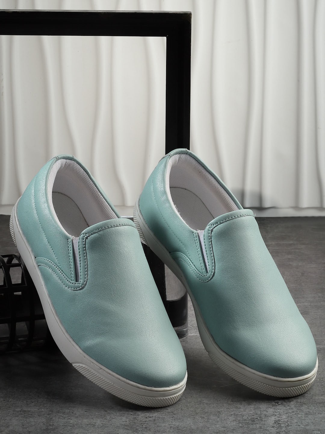 

The Roadster Lifestyle Co. Women Blue Round Toe Slip-On Sneakers