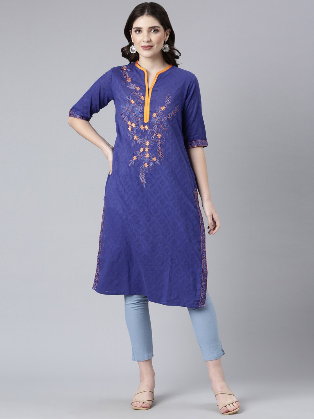 

Souchii Floral Embroidered Straight Cotton Kurta, Blue