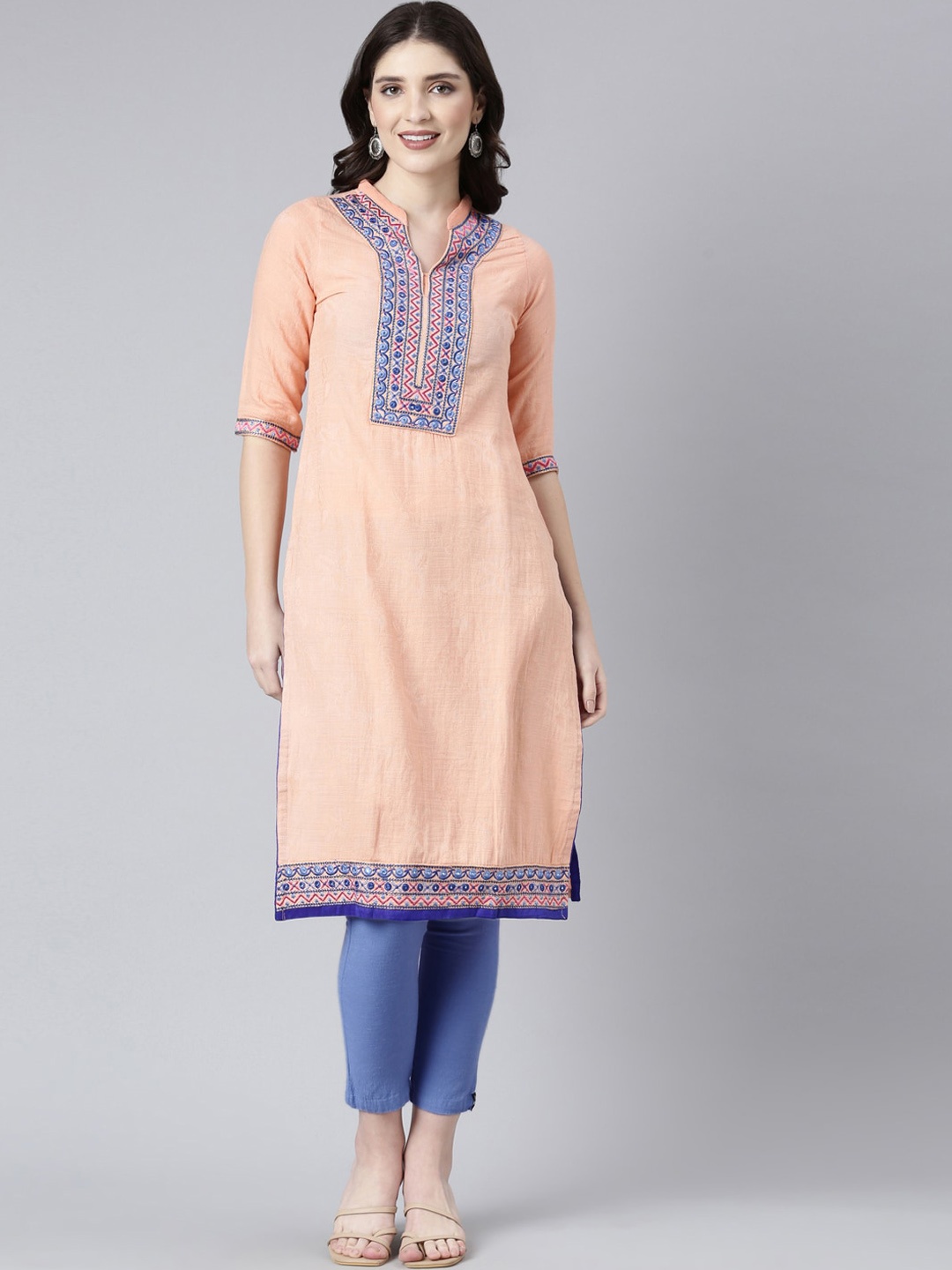 

Souchii Geometric Embroidered Mandarin Collar Cotton Kurta, Peach