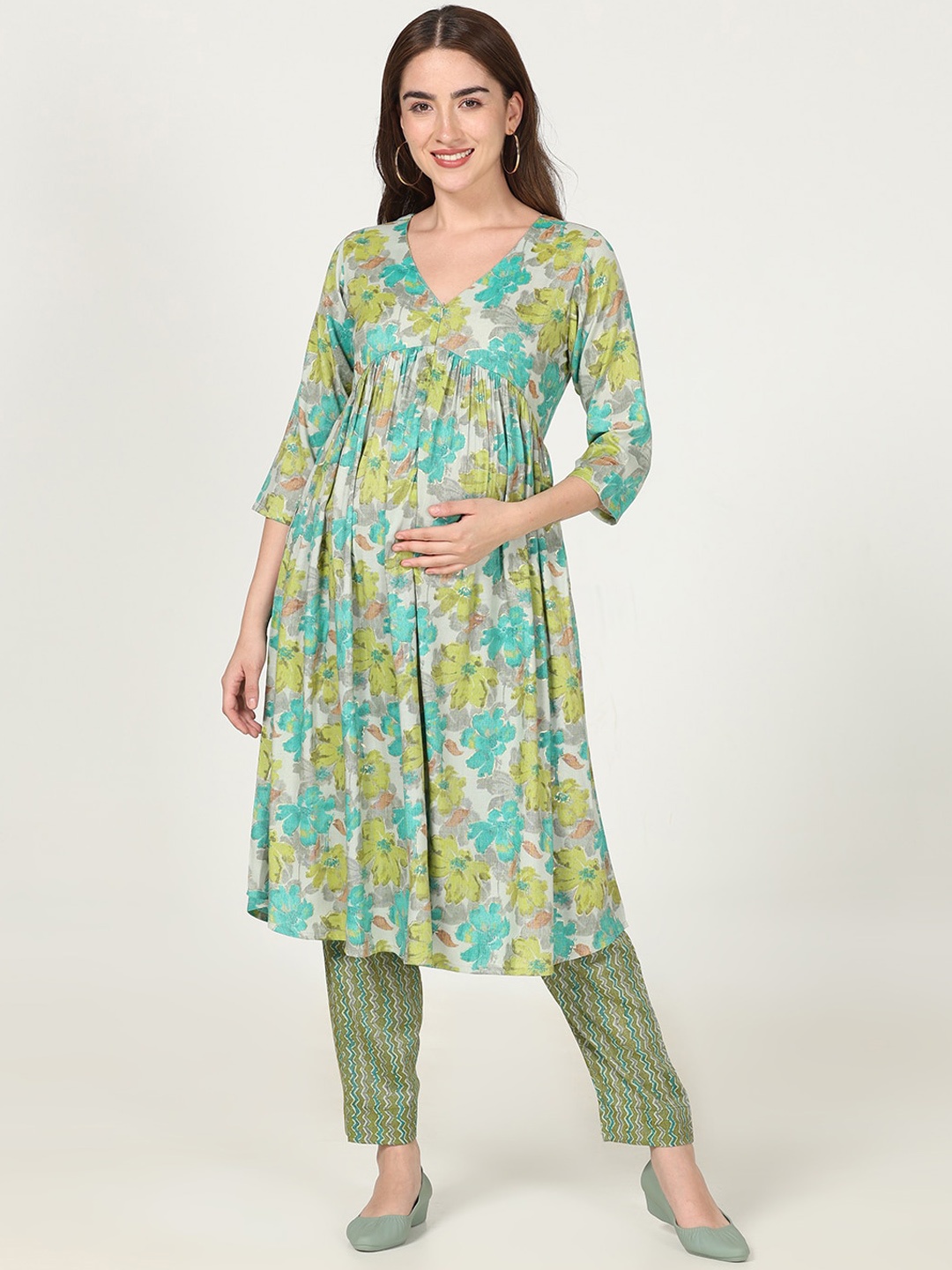 

CHARISMOMIC Floral Printed Empire Maternity Kurta With Trousers, Green