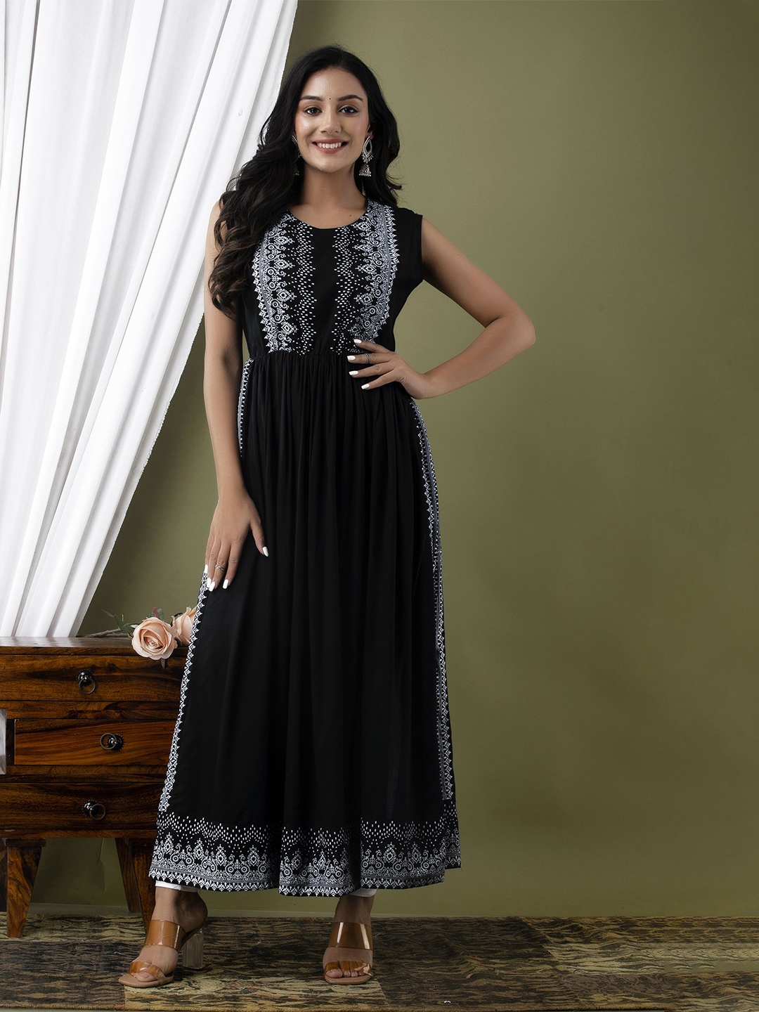 

SHOOLIN Women Black Ethnic Motifs Printed Kurta