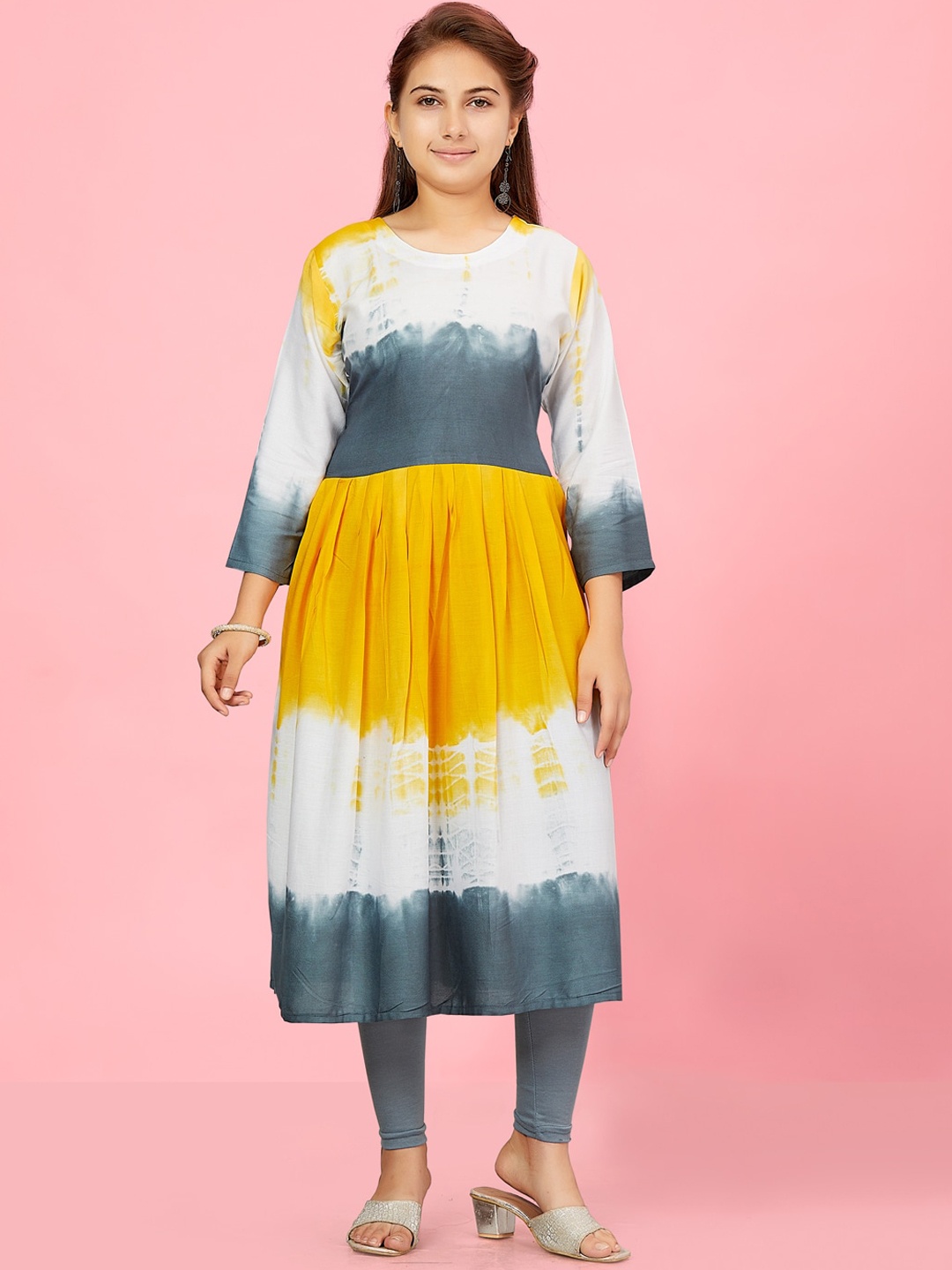 

BAESD Girls Dyed Round Neck A-Line Pure Cotton Kurta Set, Grey