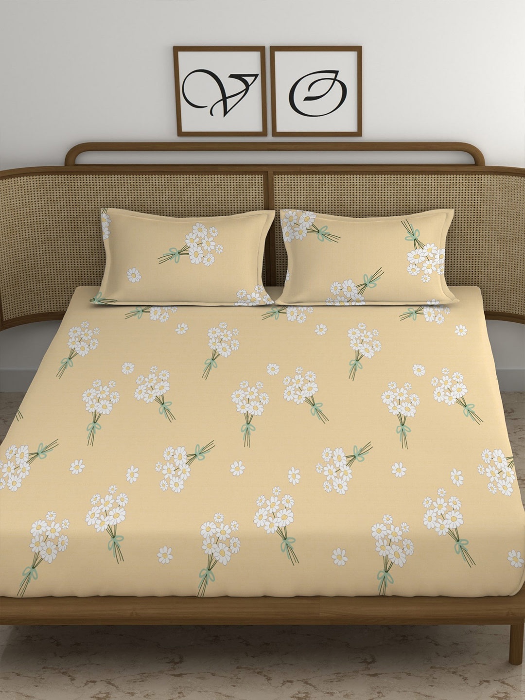

CHHAVI INDIA Beige & White Floral Cotton 210 TC King Bedsheet with 2 Pillow Covers