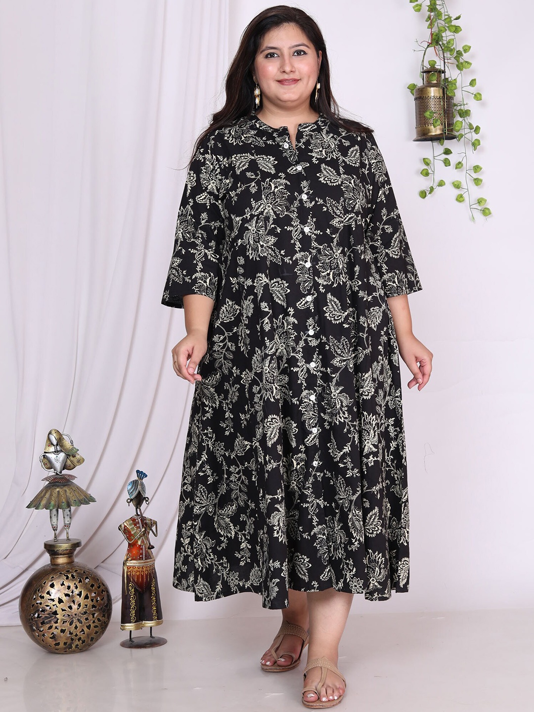 

Swasti Plus Size Floral Printed Fit and Flare Midi Dress, Black