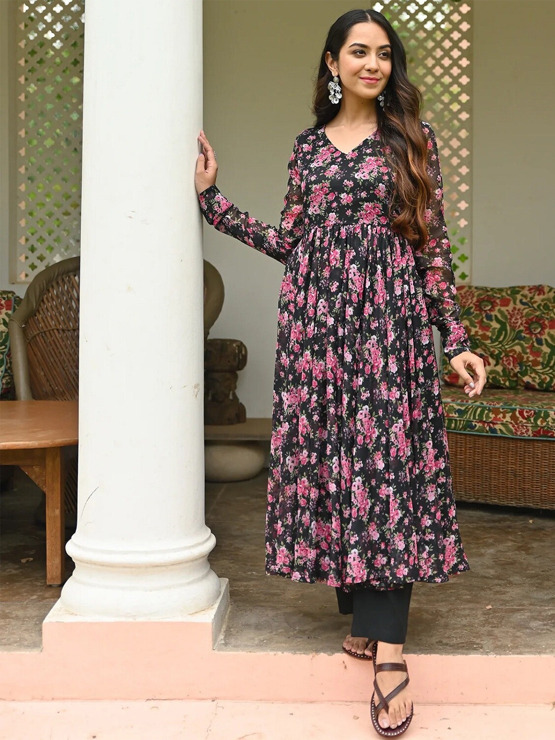 

APNISHA Floral Printed V-Neck Pleated Anarkali Kurta, Black