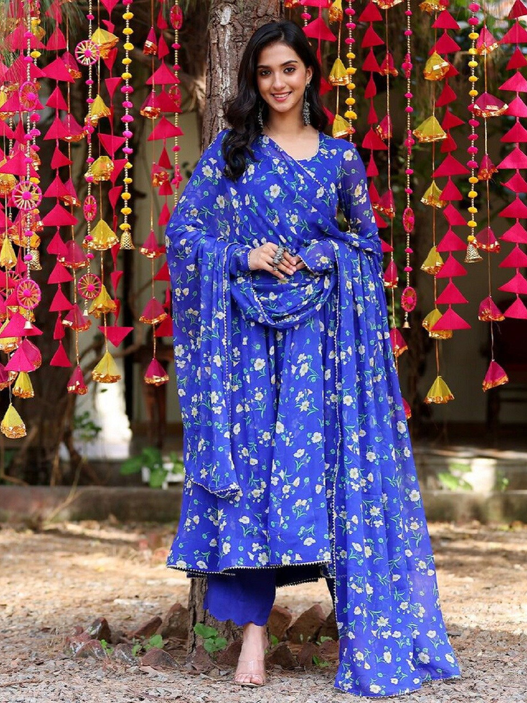 

APNISHA Floral Printed Pleated Anarkali Kurta With Dupatta, Blue