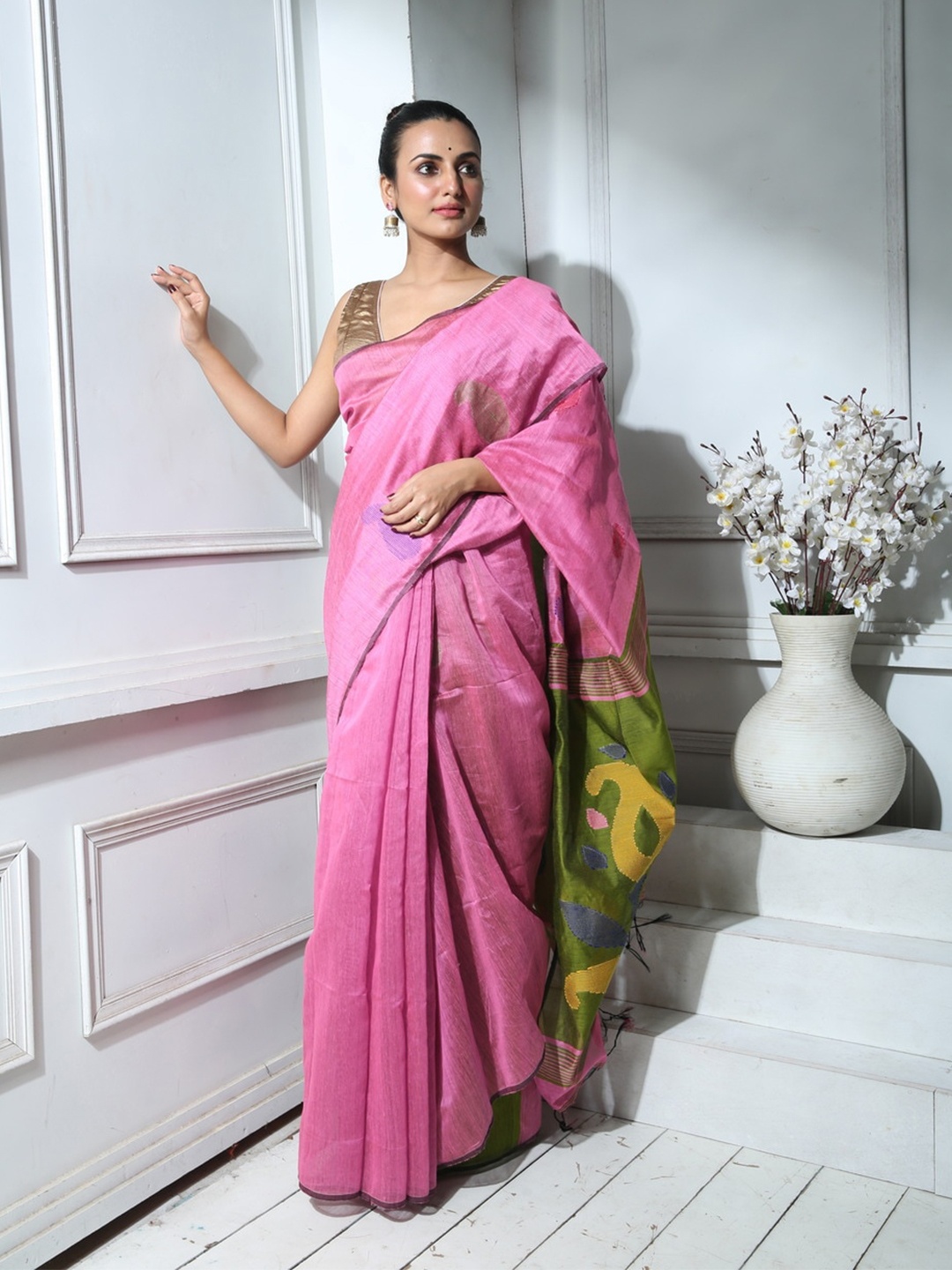 

HERE&NOW Pink Paisley Woven Design Saree