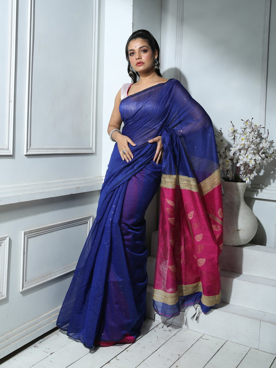 

HERE&NOW Embellished Zari Saree, Blue