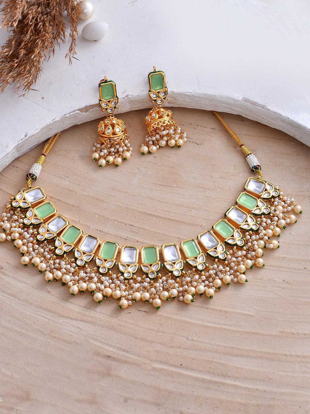 

DASTOOR Gold-Plated Kundan-Studded Jewellery Set