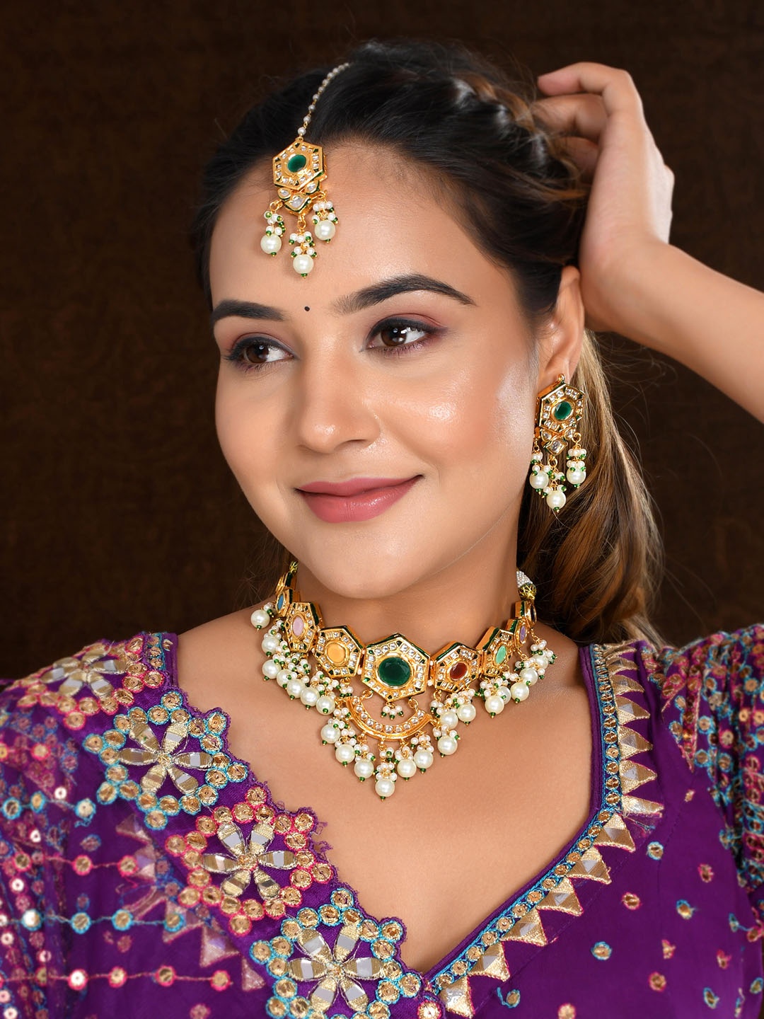 

DASTOOR Gold-Plated Kundan Studded & Beaded Jewellery Set