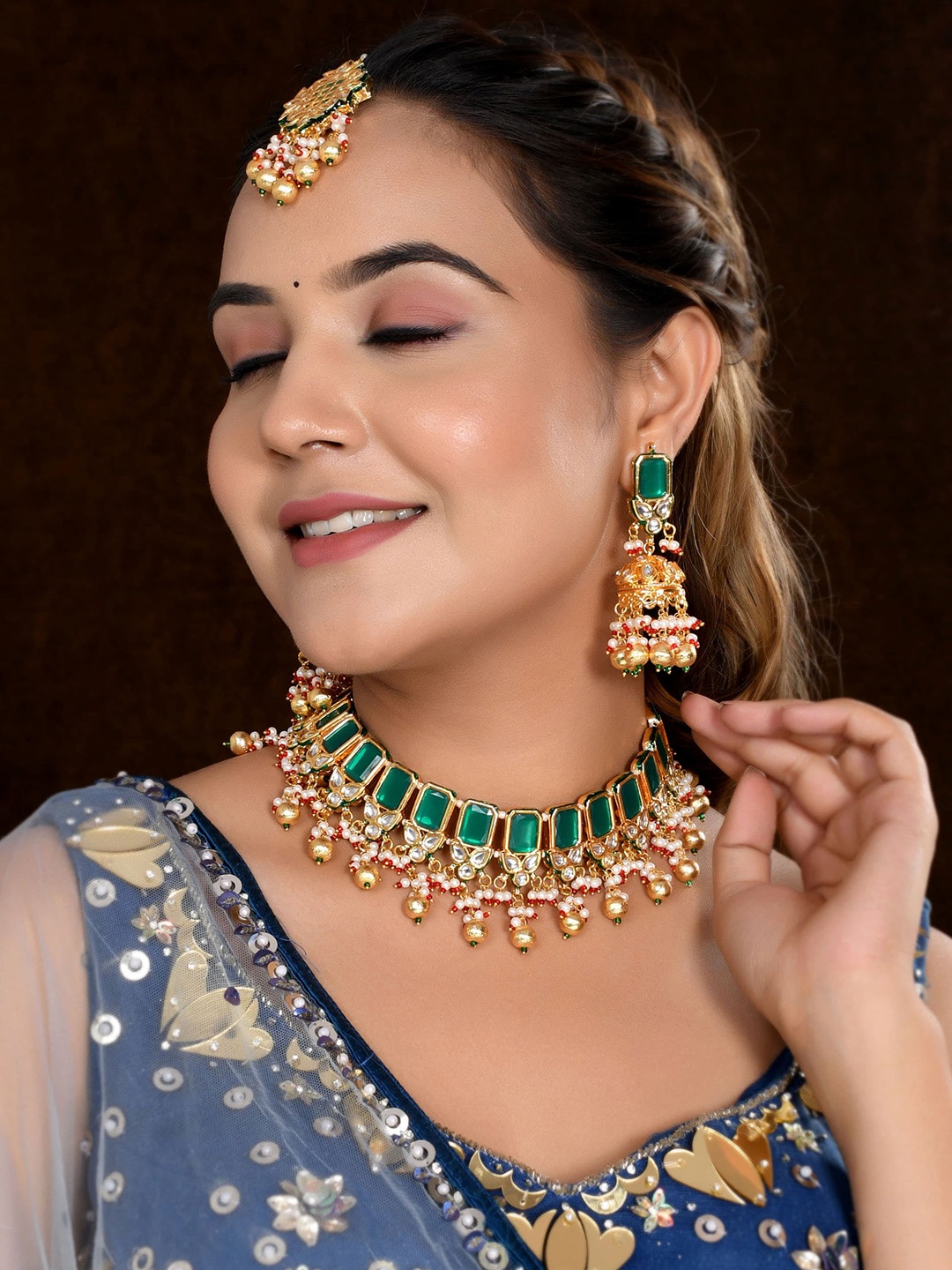 

DASTOOR Gold-Plated Kundan Studded & Beaded Jewellery Set, Green