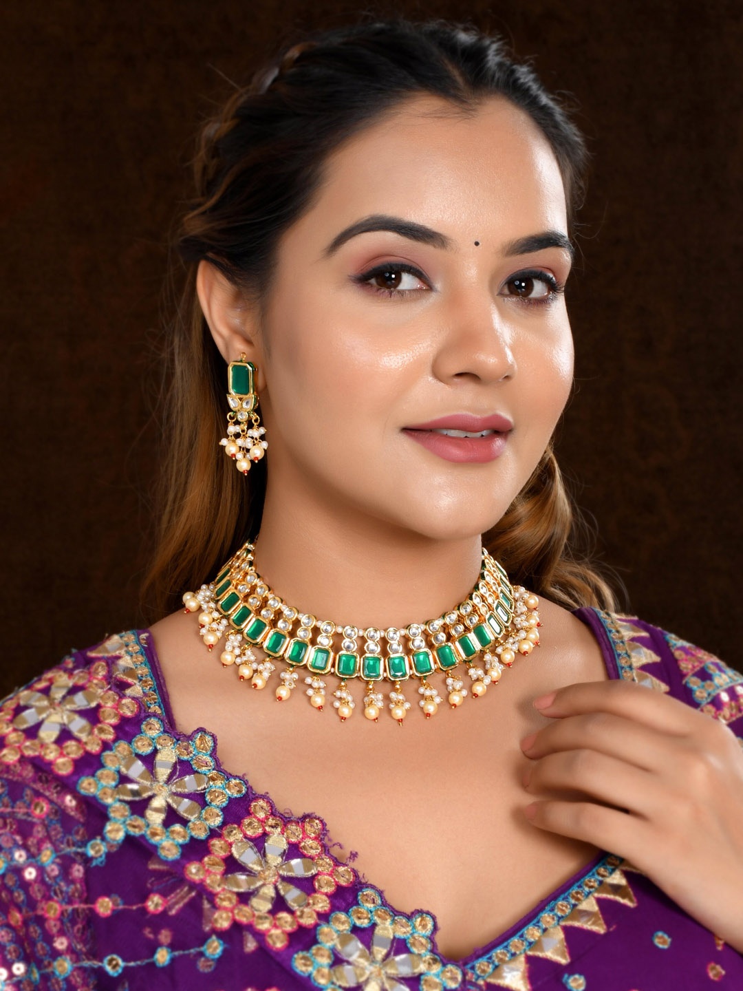 

DASTOOR Gold-Plated Kundan Studded & Beaded Jewellery Set