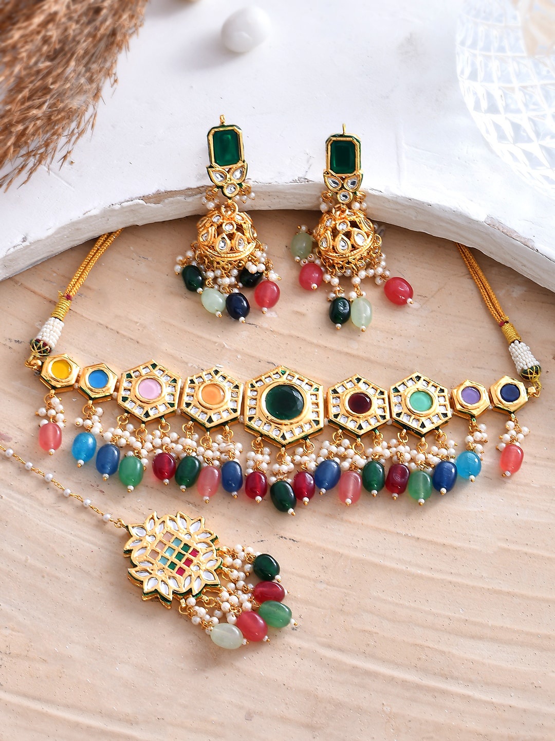 

DASTOOR Gold-Plated Kundan Studded & Pearls Beaded Jewellery Set, Green
