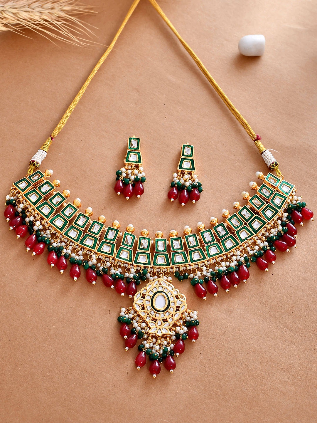 

DASTOOR Gold-Plated Kundan Studded & Pearls Beaded Jewellery Set, Red