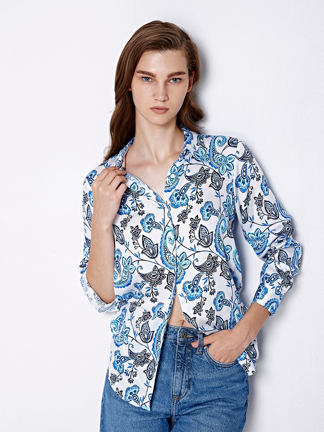 

COVER STORY White Floral Printed Spread Collar Long Sleeve Casual Shirt