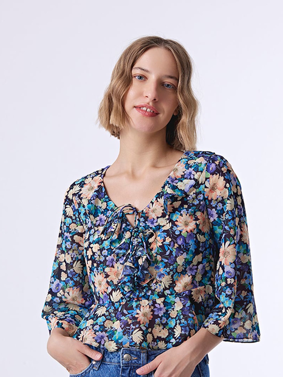 

COVER STORY Black Floral Printed Flared Sleeves Cinched Waist Regular Top