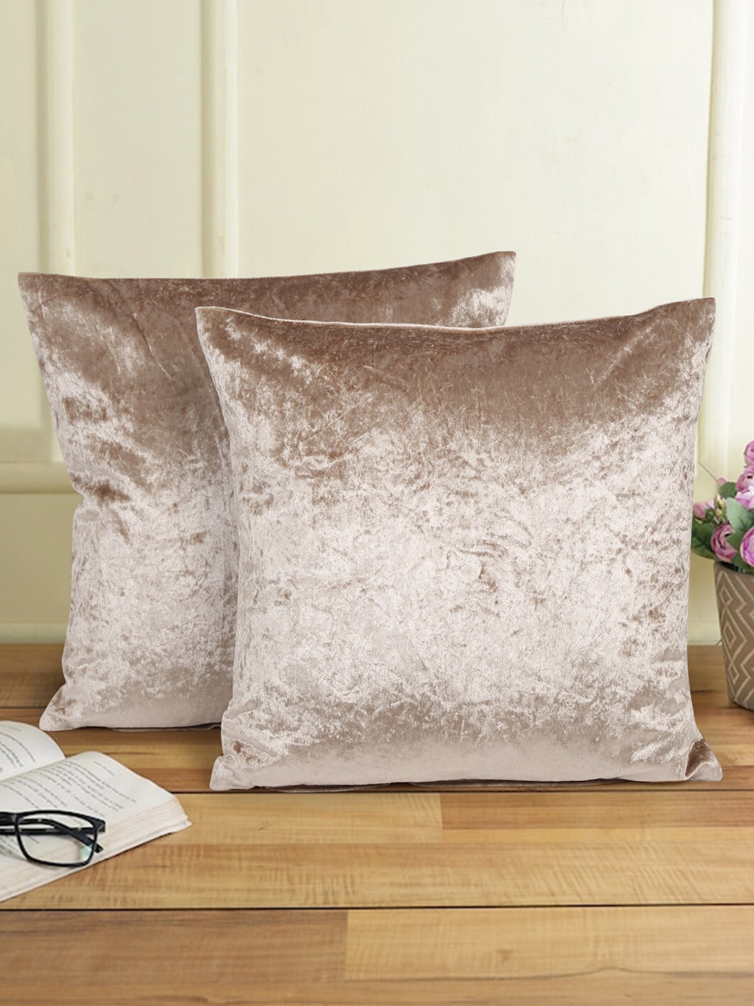 

eyda Gold-Toned 2-Pieces Velvet Square Cushion Covers