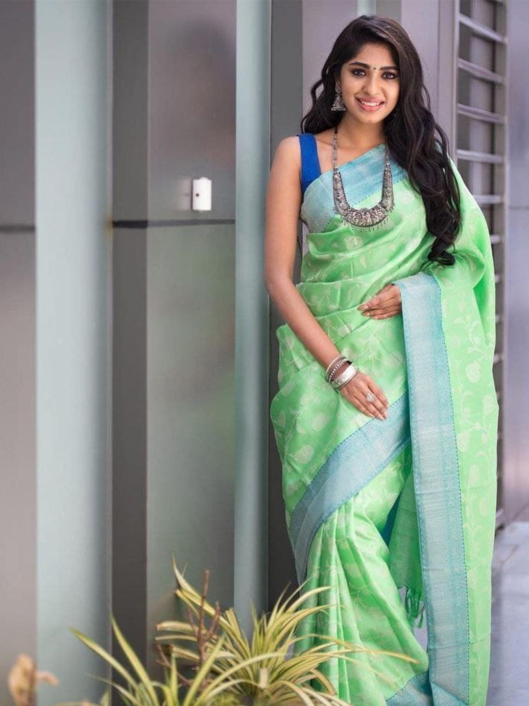 

TIEXA Ethnic Motifs Woven Design Zari Pure Silk Saree, Fluorescent green