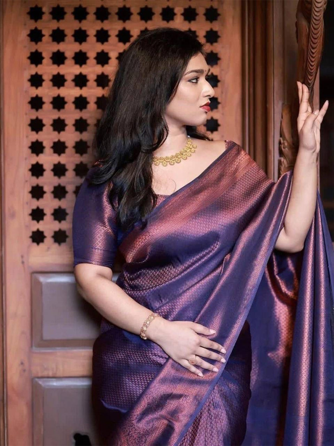 

TIEXA Ethnic Motifs Woven Design Zari Pure Silk Saree, Navy blue