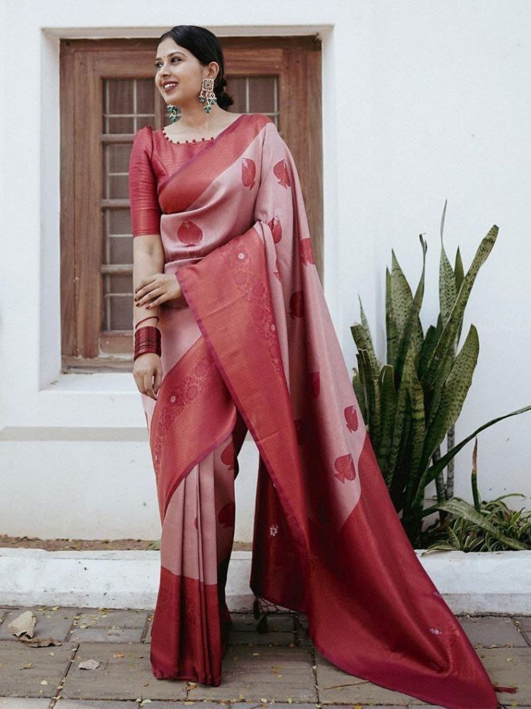 

TIEXA Ethnic Motifs Woven Design Pure Silk Banarasi Saree, Red