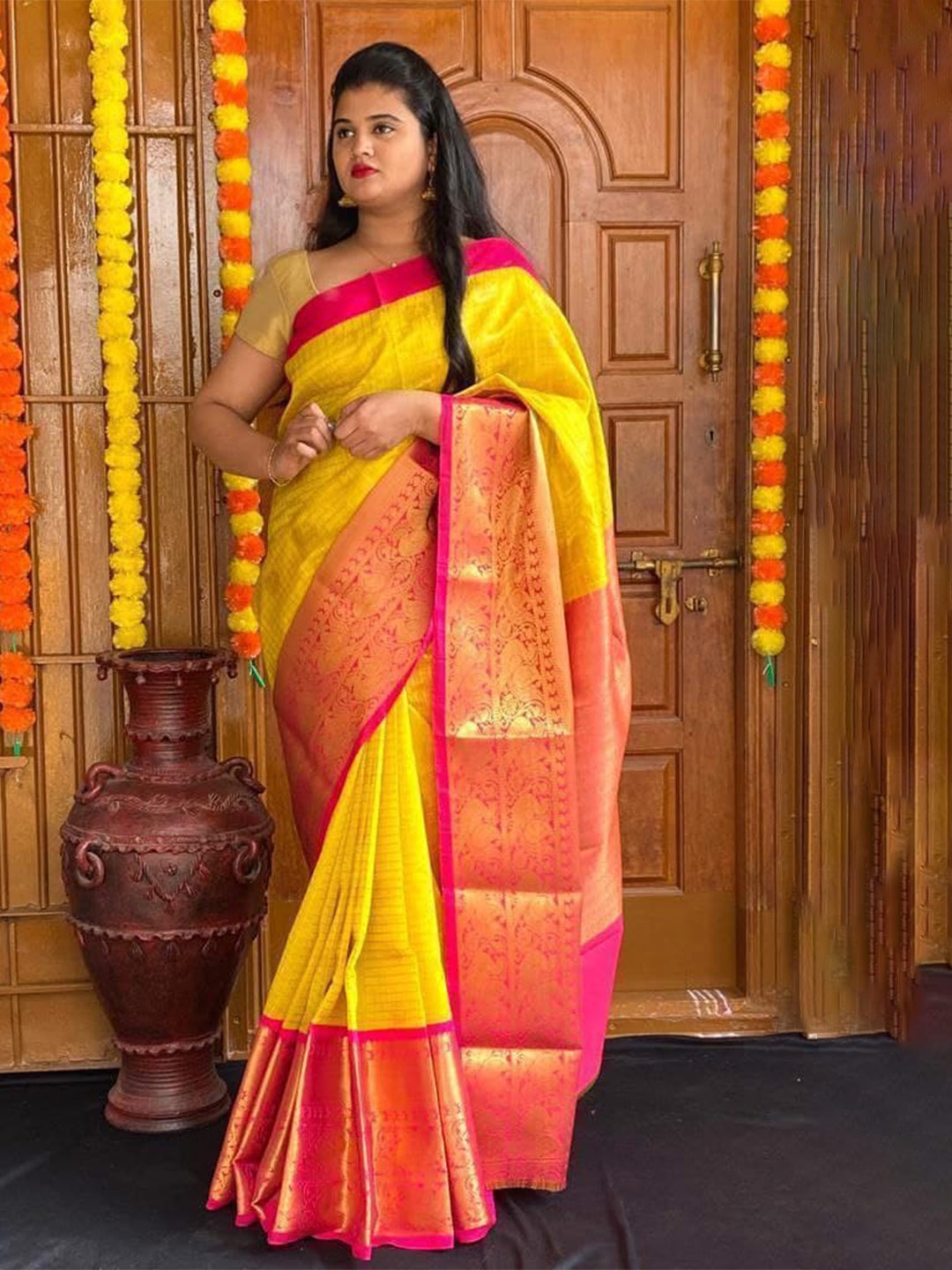 

TIEXA Checked Woven Design Pure Silk Banarasi Saree, Yellow