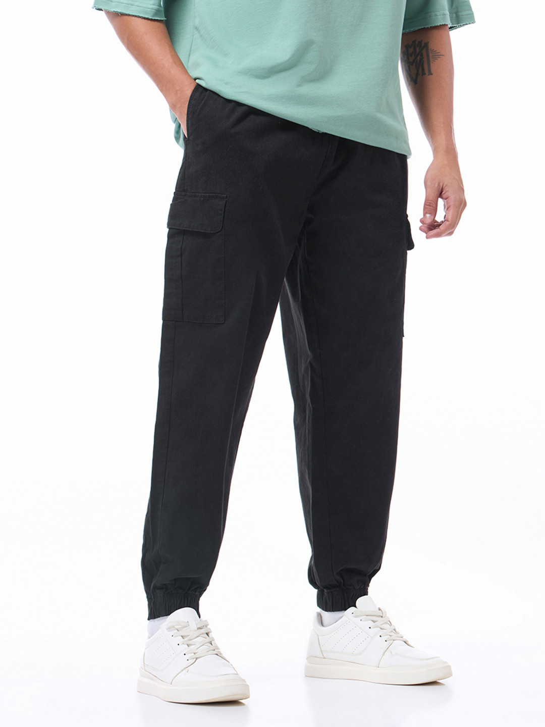 

Bewakoof Men Oversized Relaxed-Fit Cargo Joggers, Black