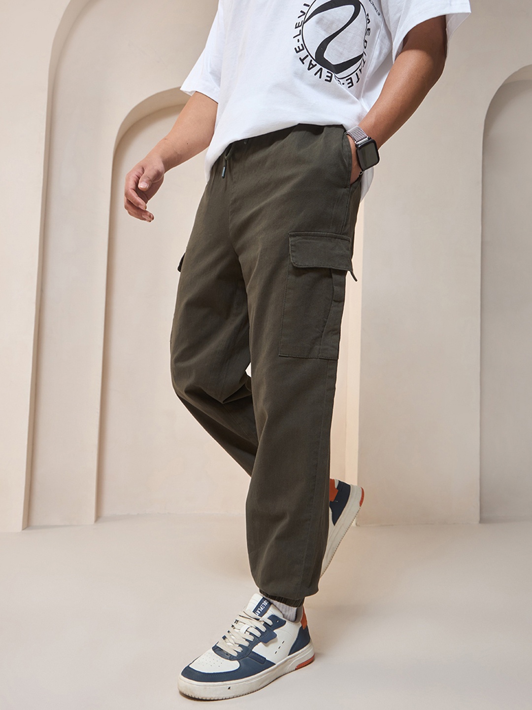 

Bewakoof Men Oversized Mid-Rise Relaxed Fit Joggers, Green