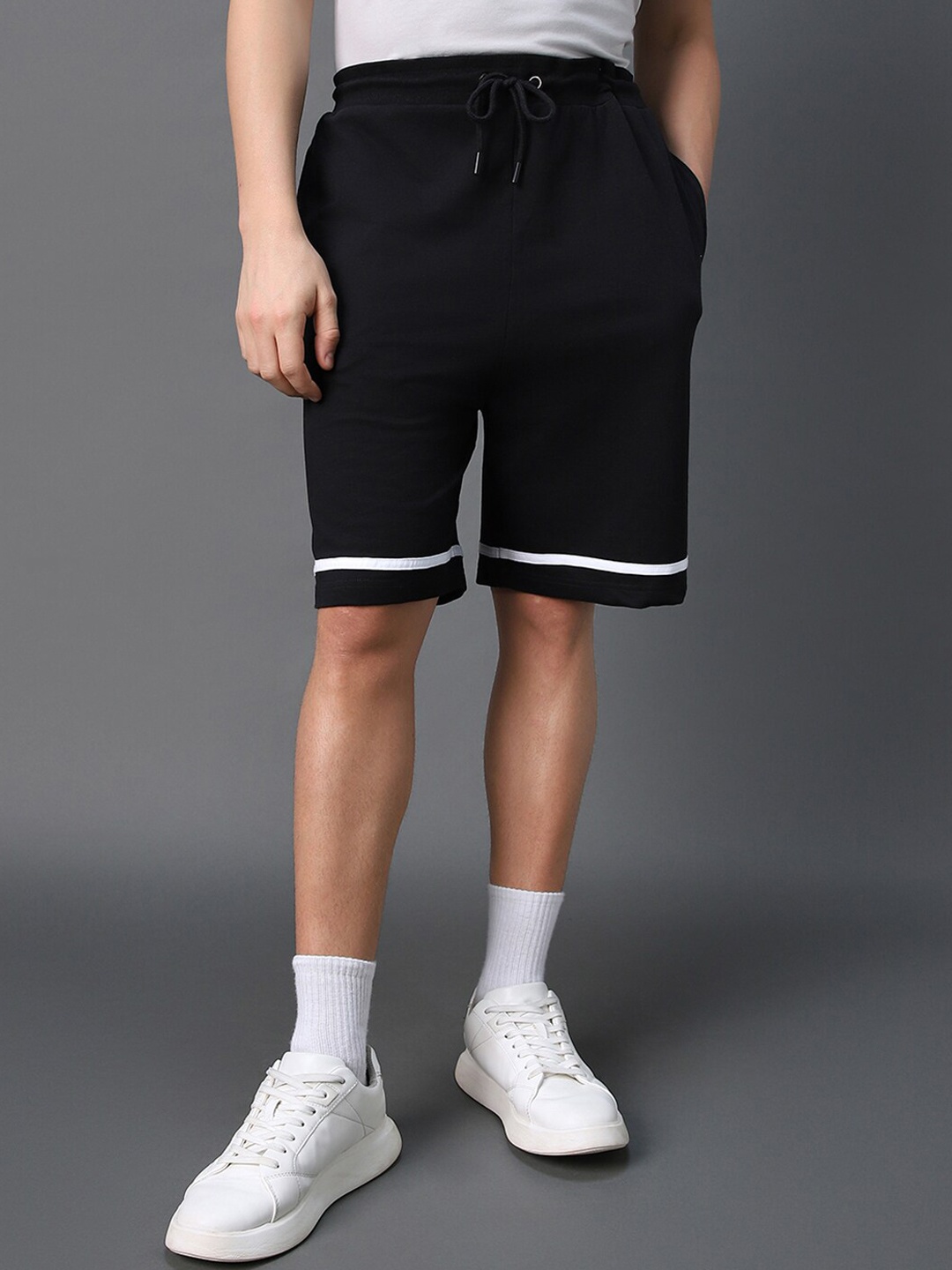 

Bewakoof Oversized Basket Ball Shorts, Black