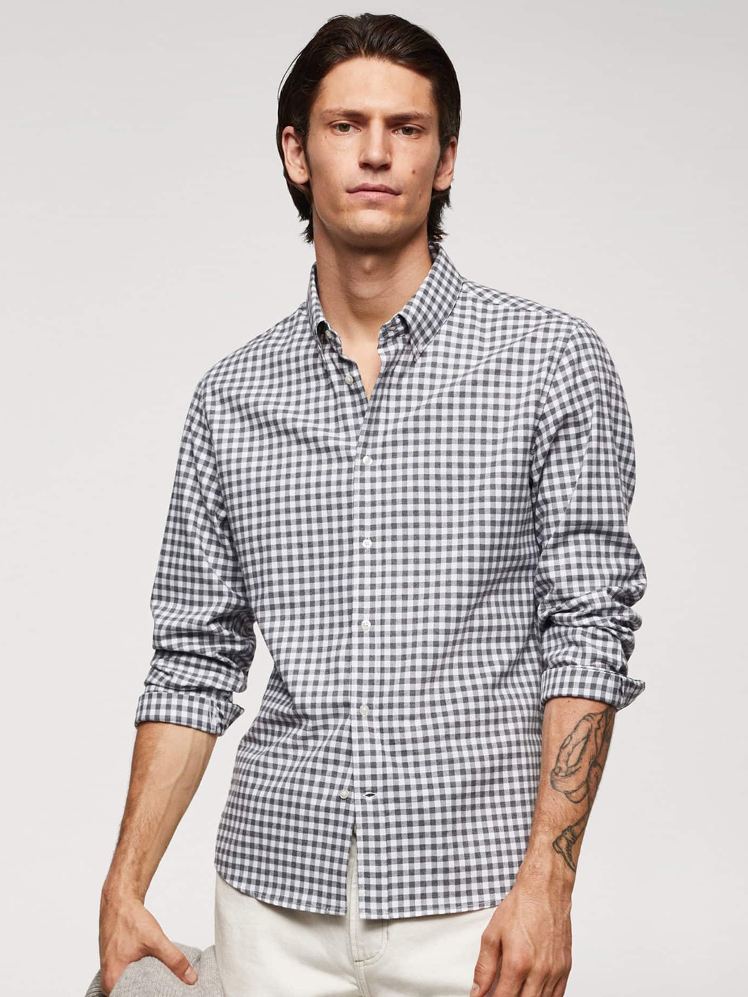 

MANGO MAN Slim Fit Gingham Checks Opaque Checked Pure Cotton Casual Shirt, Black