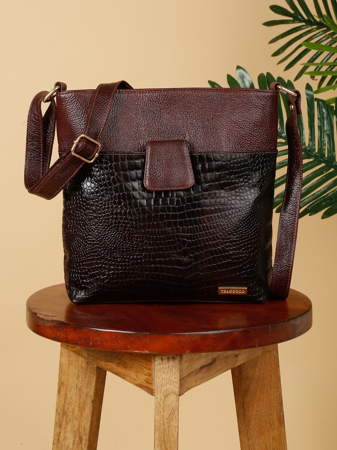 

Teakwood Leathers Textured Leather Structured Handheld Bag, Brown