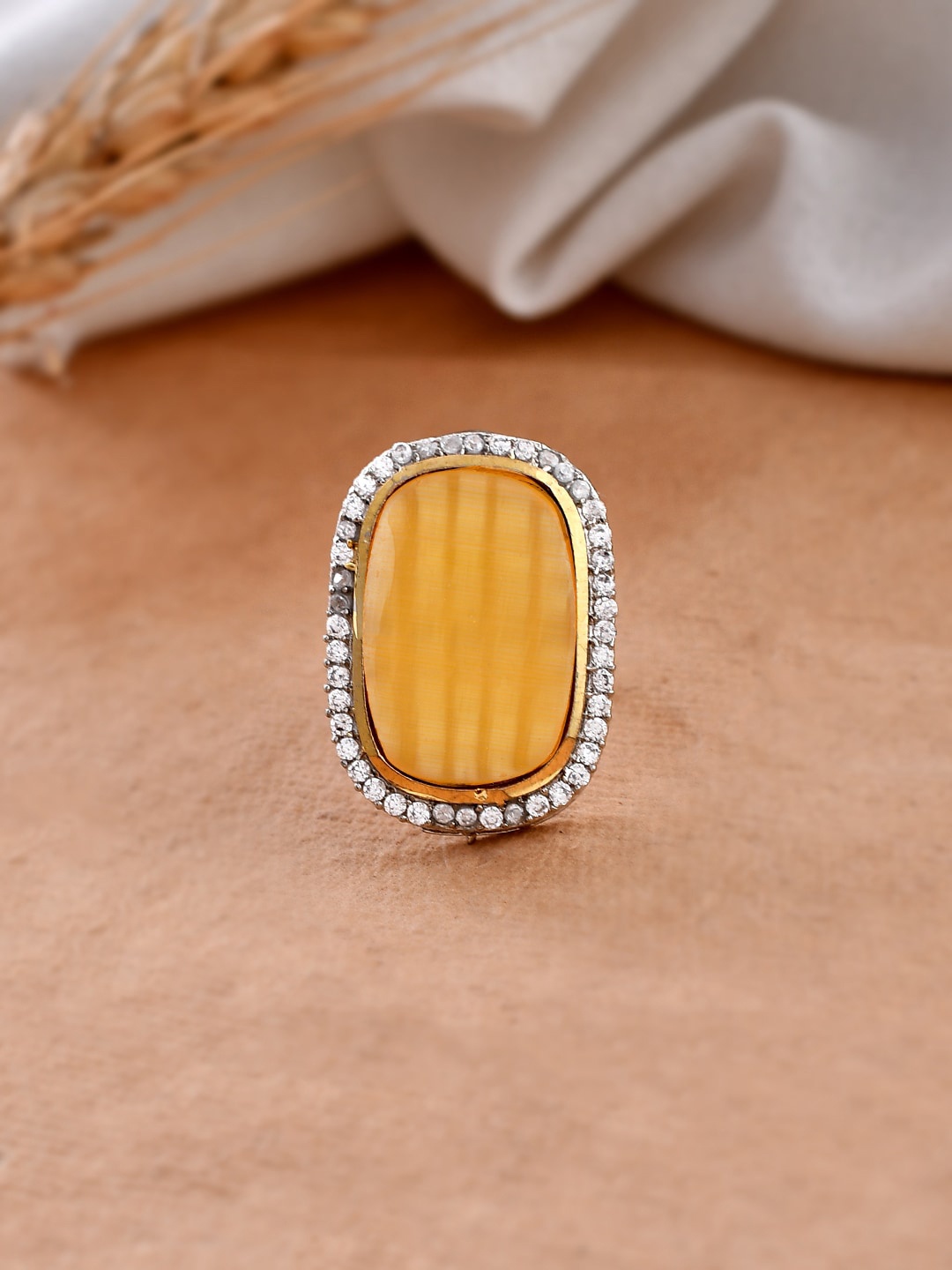 

DASTOOR Gold-Plated Kundan-Studded Adjustable Finger Ring