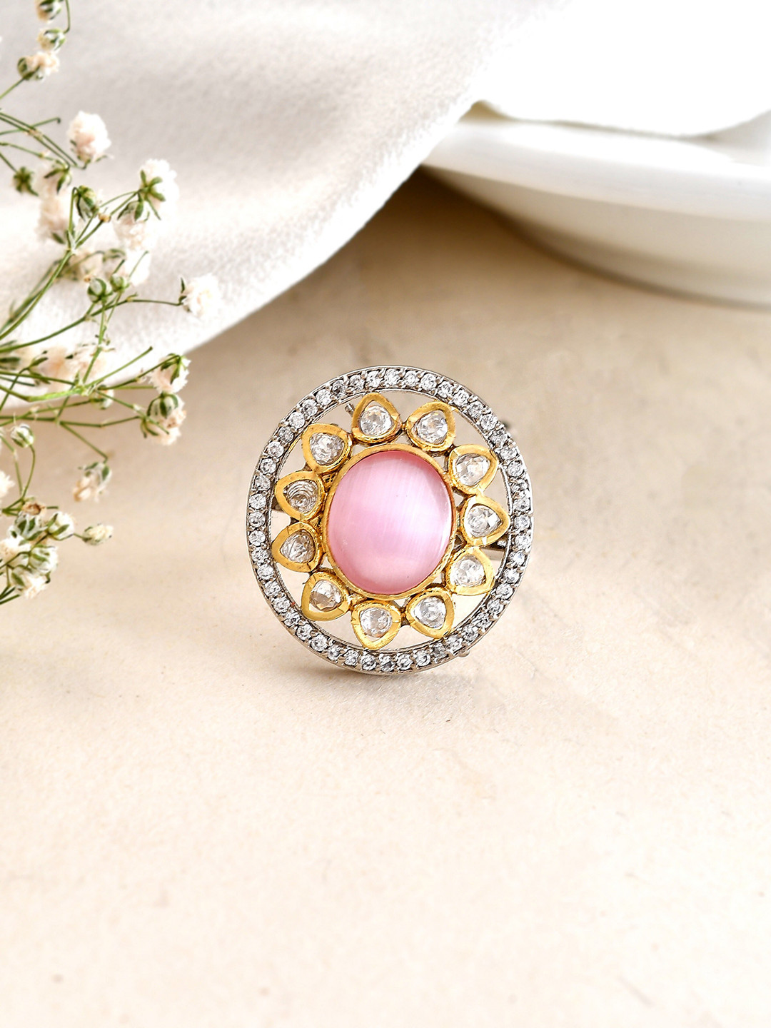 

DASTOOR Gold-Plated Kundan Studded Victorian Finger Ring