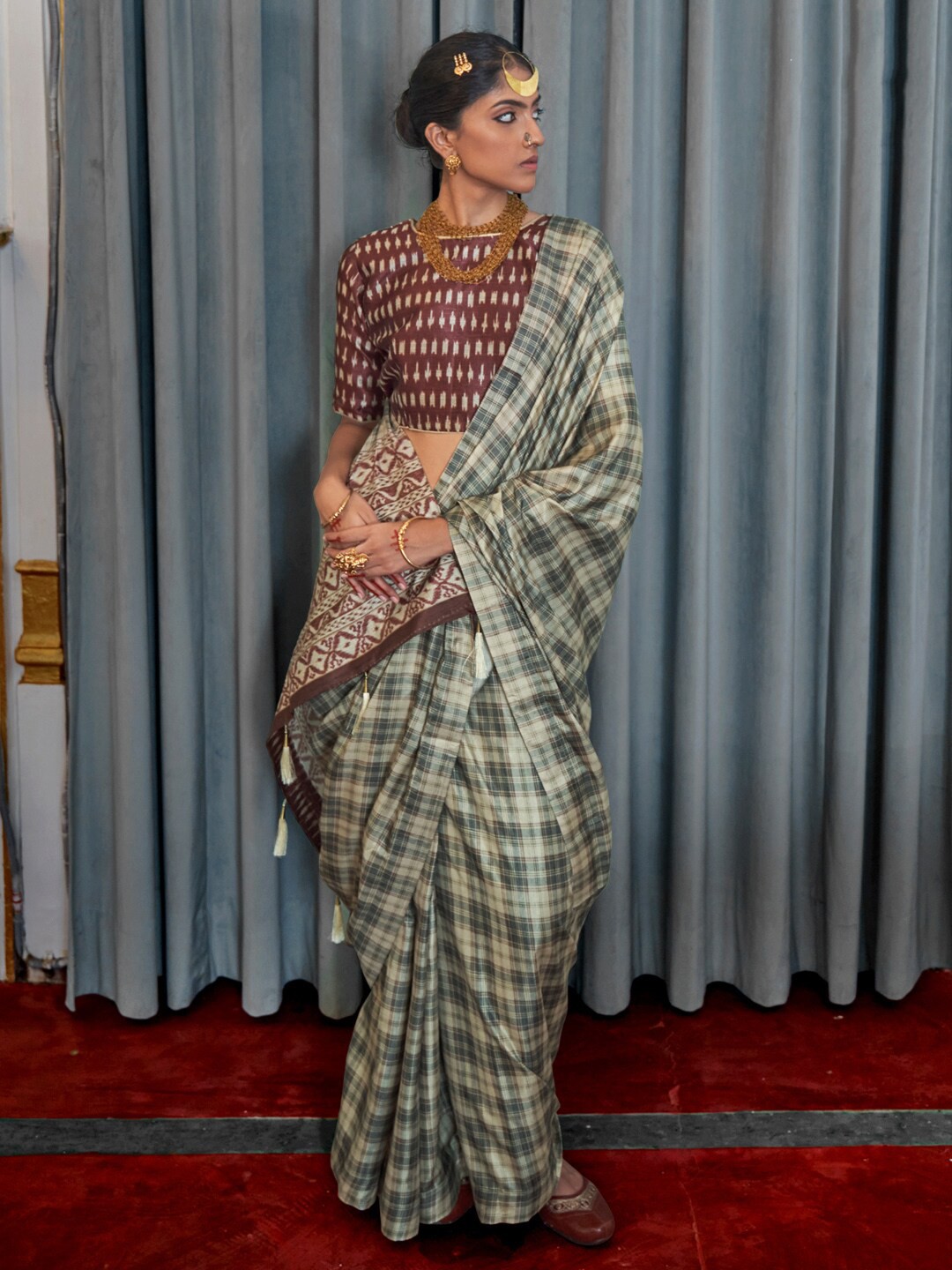 

Saree mall Checked Sarees, Grey