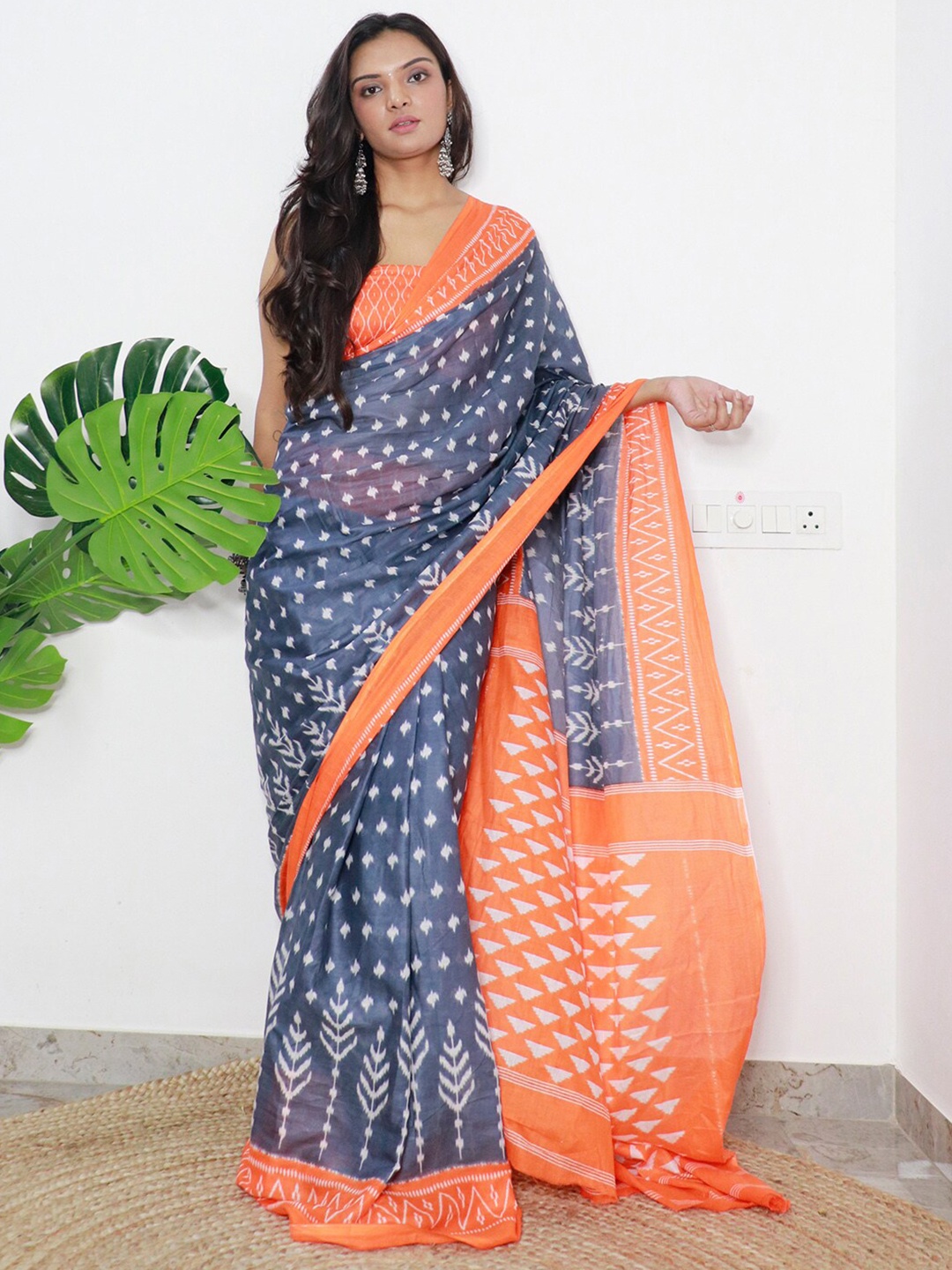 

Saree mall Ethnic Motifs Printed Poly Cotton Ikat Sarees, Grey