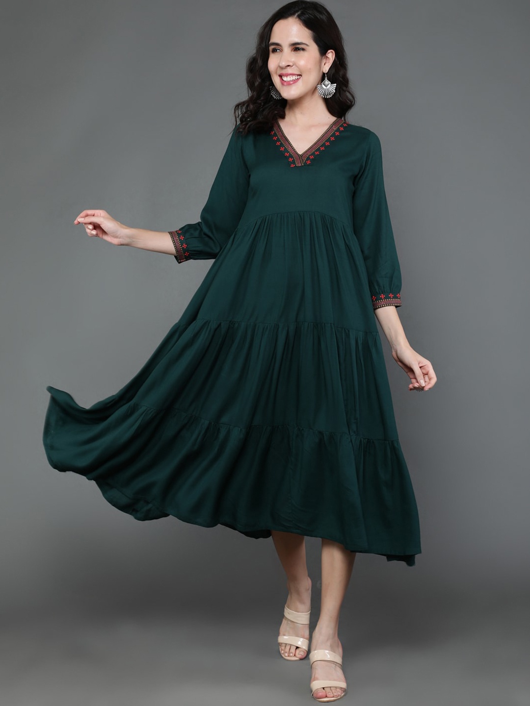 

antaran V-Neck Gathered Detailed Tiered A-Line Midi Dress, Green