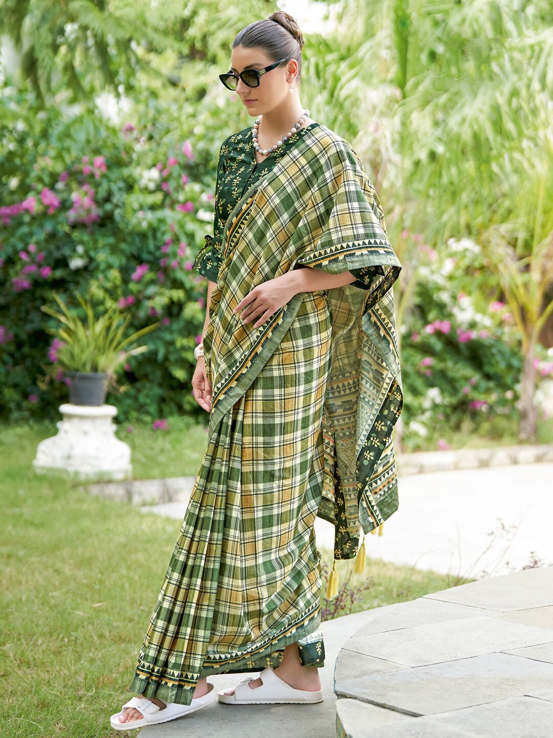 

Saree mall Checked Sarees, Green