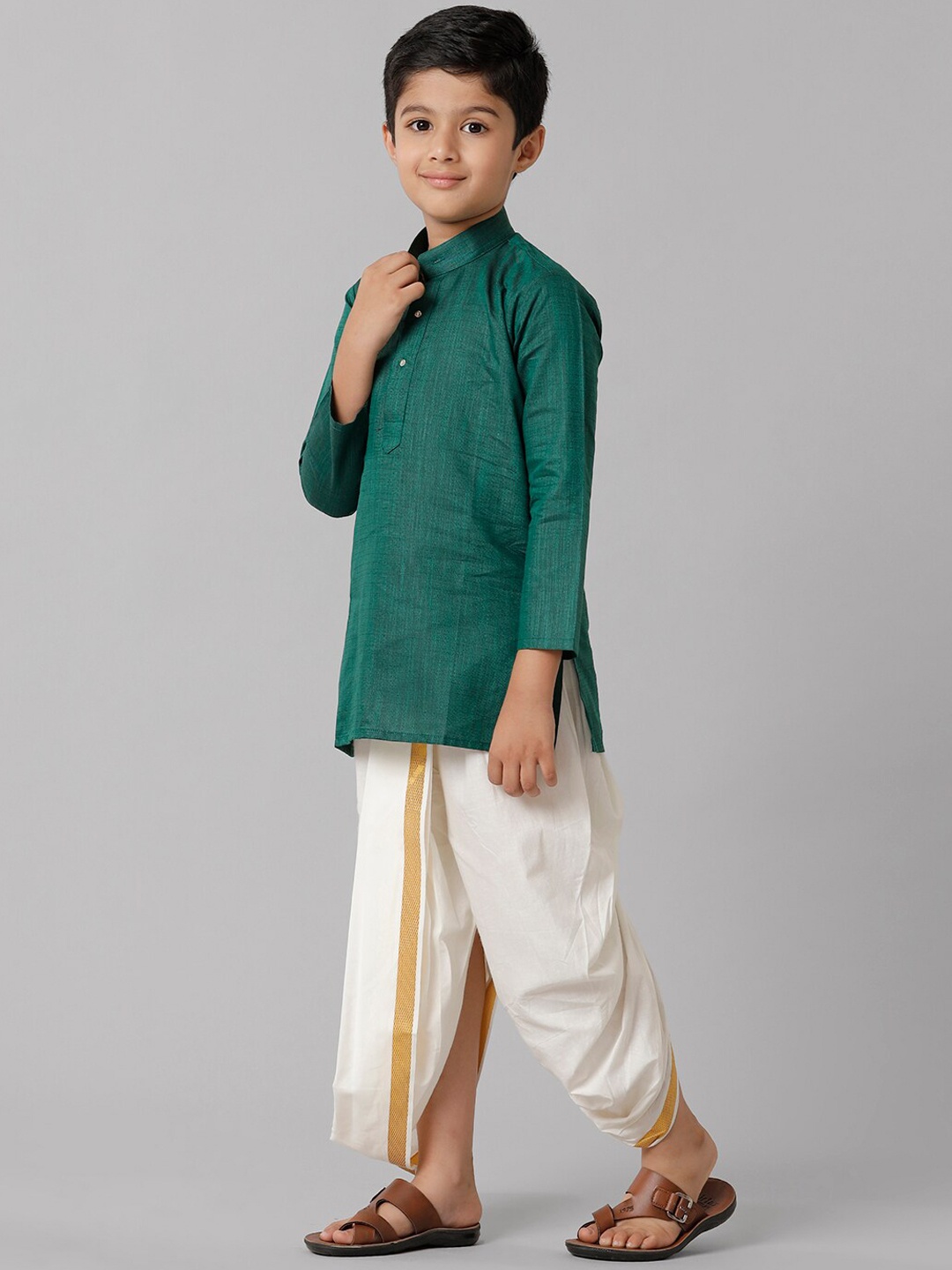 

Ramraj Boys Cotton Mandarin Collar Kurta With Panchakacham, Green