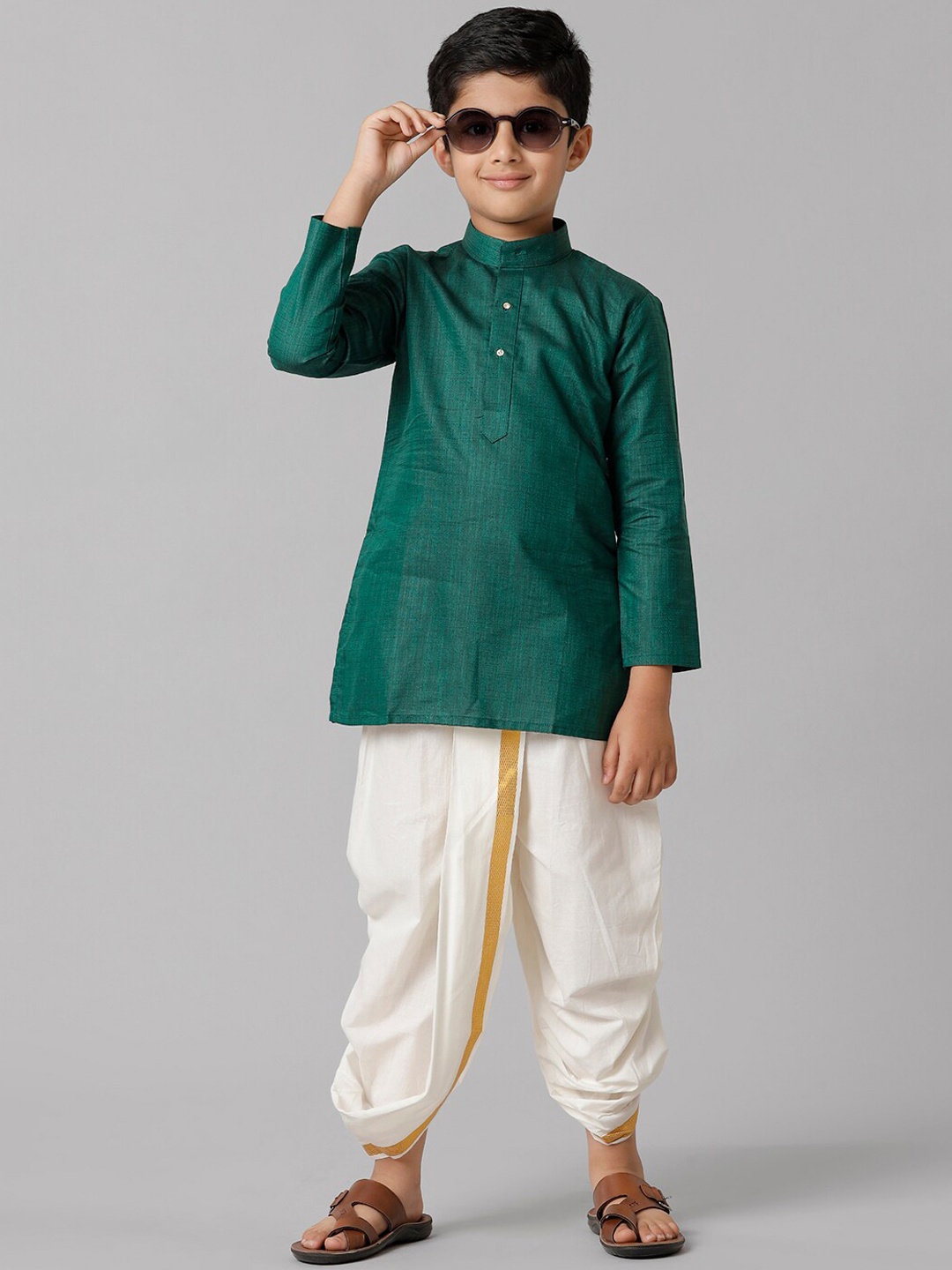 

Ramraj Boys Cotton Mandarin Collar Kurta With Panchakacham, Green