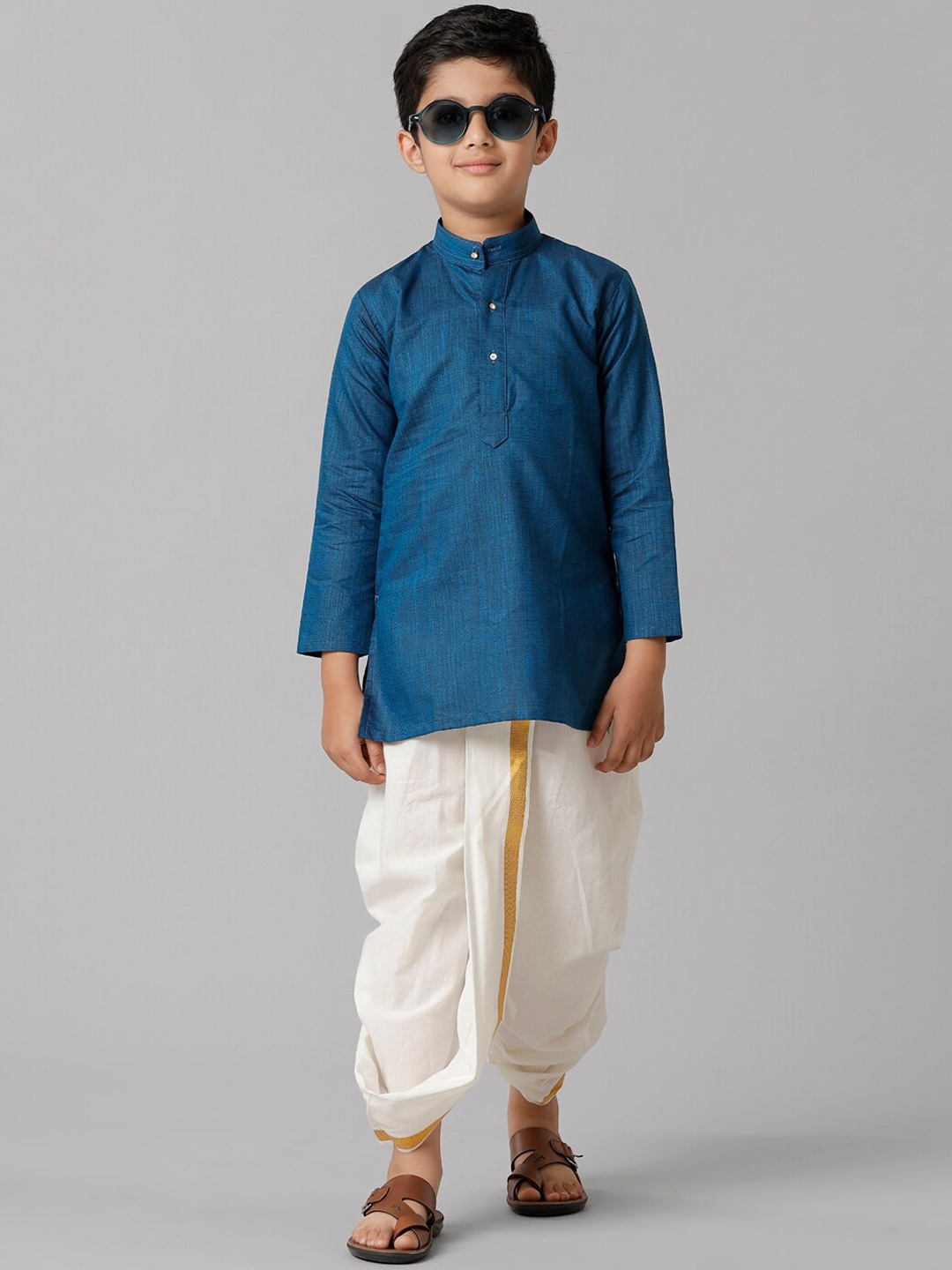 

Ramraj Boys Cotton Mandarin Collar Kurta With Panchakacham, Blue