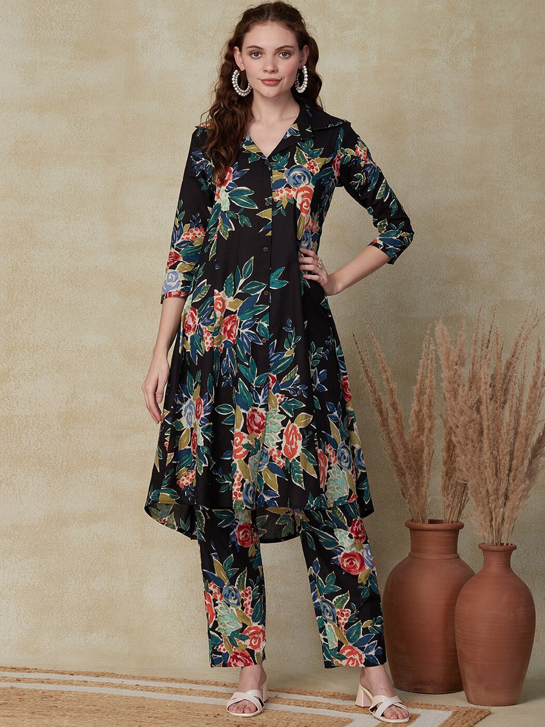 

FASHOR Black Floral Printed V-Neck Panelled Kurta With Trousers