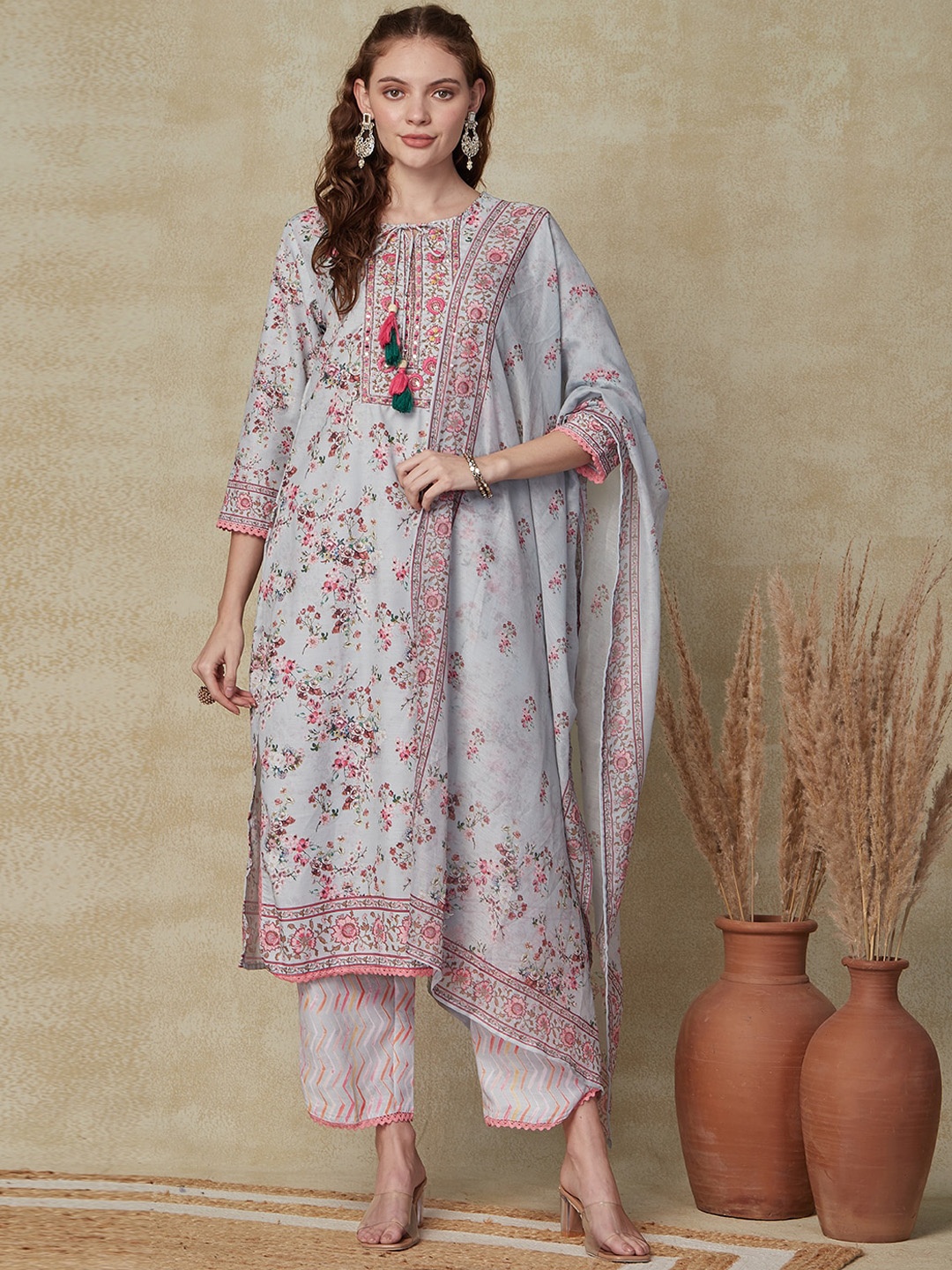 

FASHOR Grey Floral Printed Tie-Up Neck Regular Gotta Patti Kurta With Trousers & Dupatta