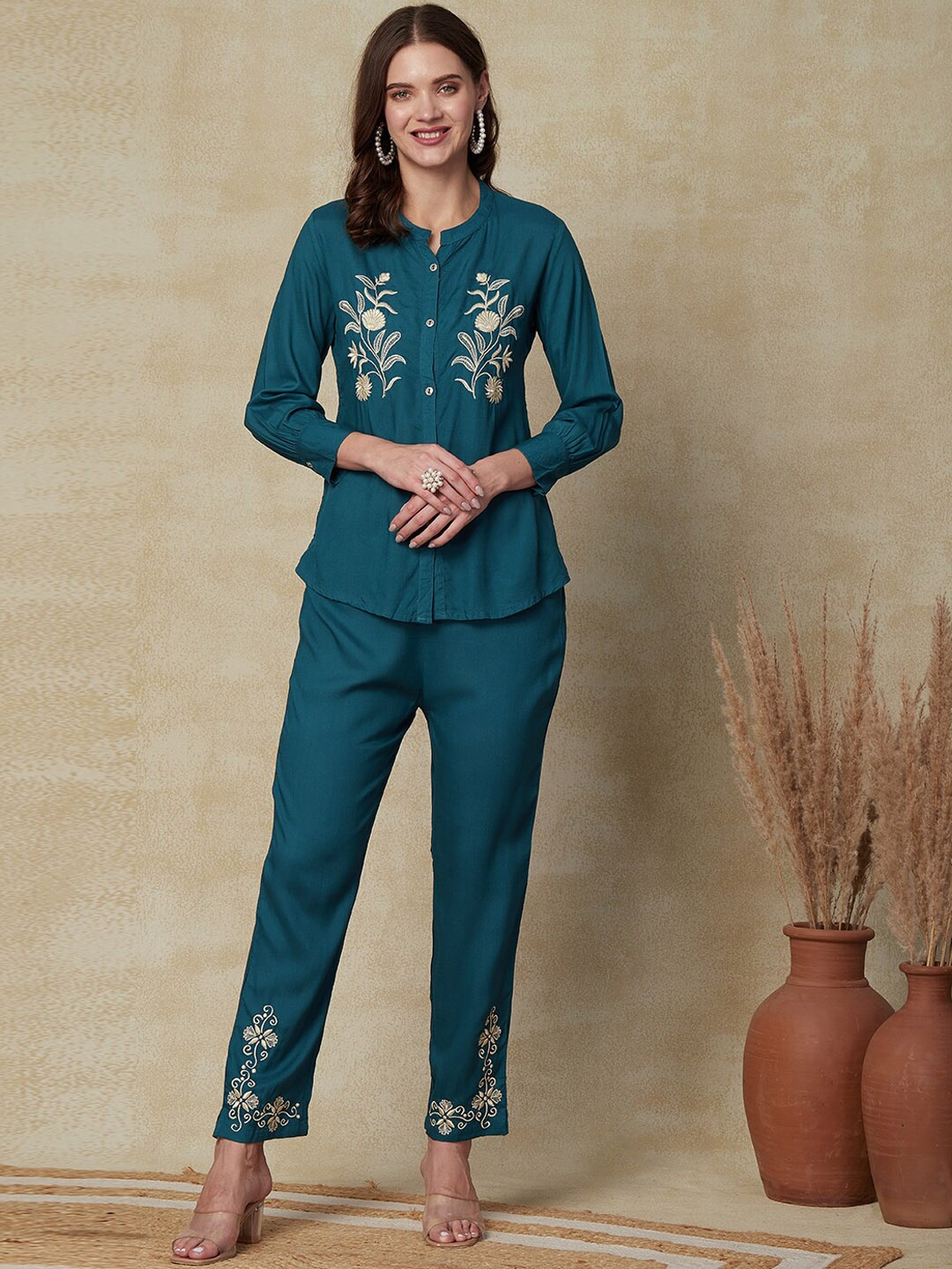 

FASHOR Teal Floral Embroidered Mandarin Collar Cuffed Sleeve Shirt With Flared Trouser