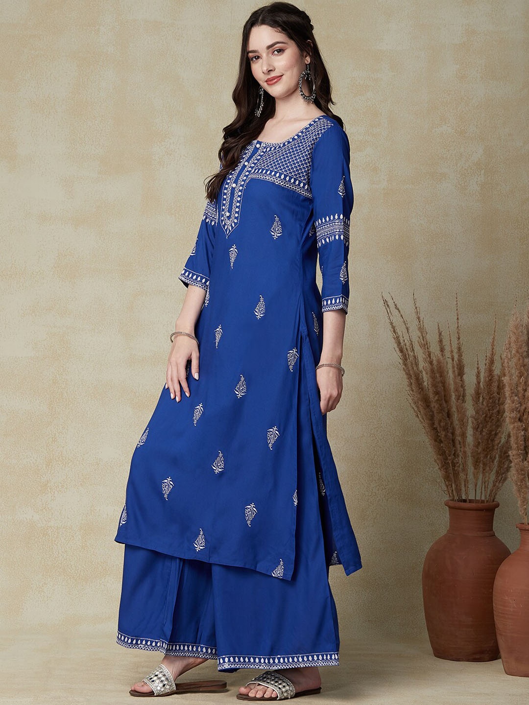 

FASHOR Blue Ethnic Motifs Embroidered Thread Work Detailed Straight Kurta With Palazzo