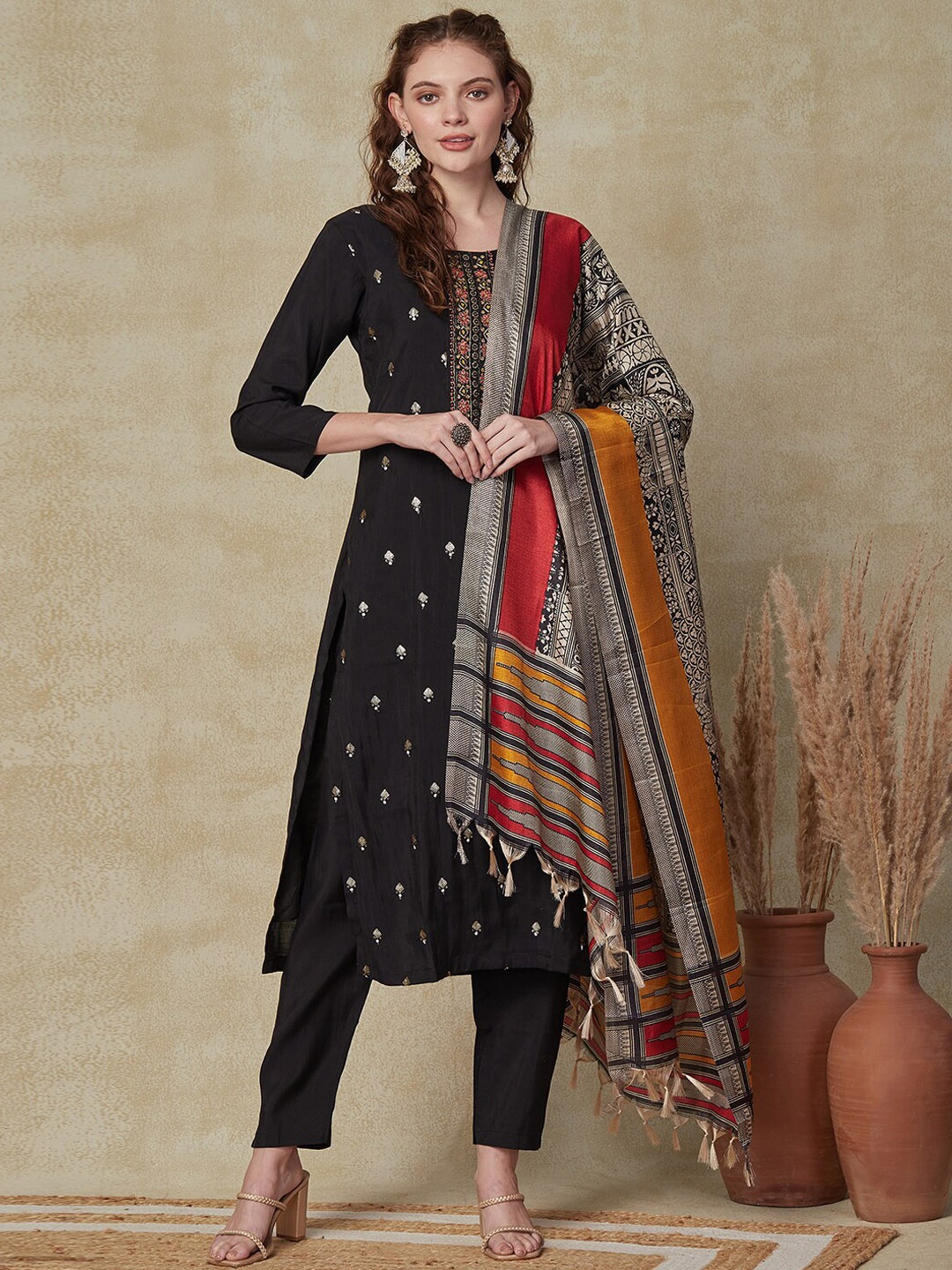 

FASHOR Black Ethnic Motifs Embroidered Thread Work Straight Kurta & Trousers With Dupatta