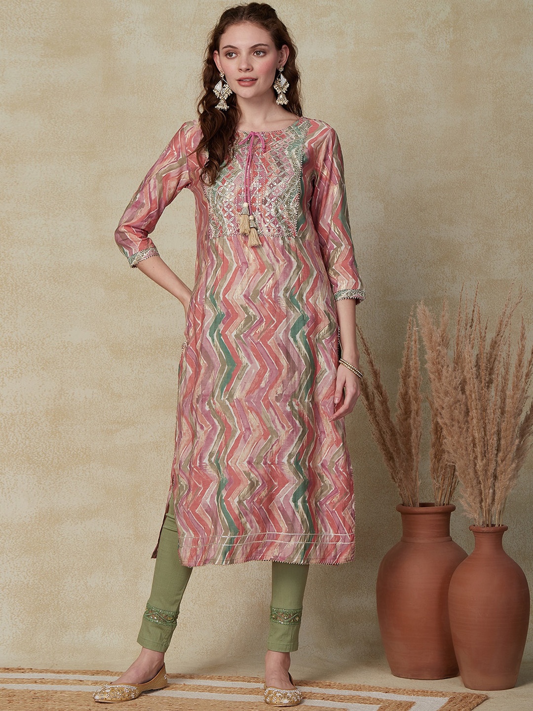 

FASHOR Rose Chevron Printed Tie-up Neck Sequinned Kurta