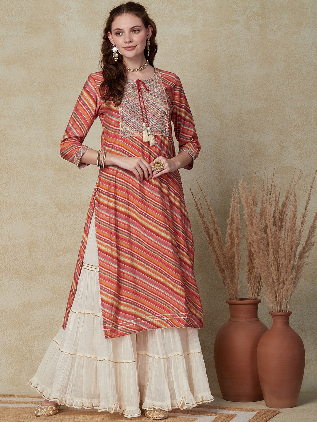 

FASHOR Lehriya Foil Printed Tie-Up Neck Sequinned Kurta, Pink